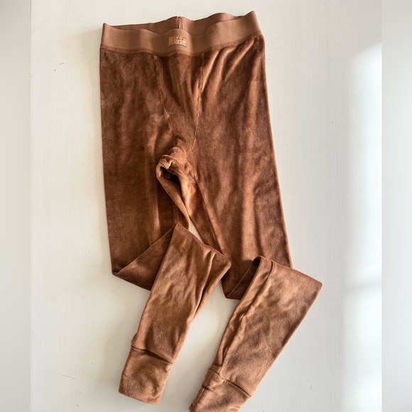 SKIMS Outfit Cream Tank Top and brown Ame Velour Leggings Set Small - Picture 7 of 9